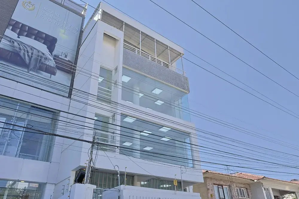 Foto de Edificio comercial en alquiler sobre Av. Blanco Galindo - ubicación estratégica!!!!!