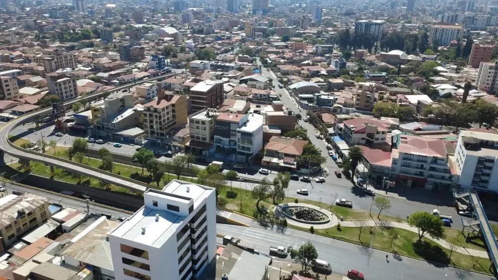 Foto de Edificio comercial en alquiler sobre Av. Blanco Galindo - ubicación estratégica!!!!!