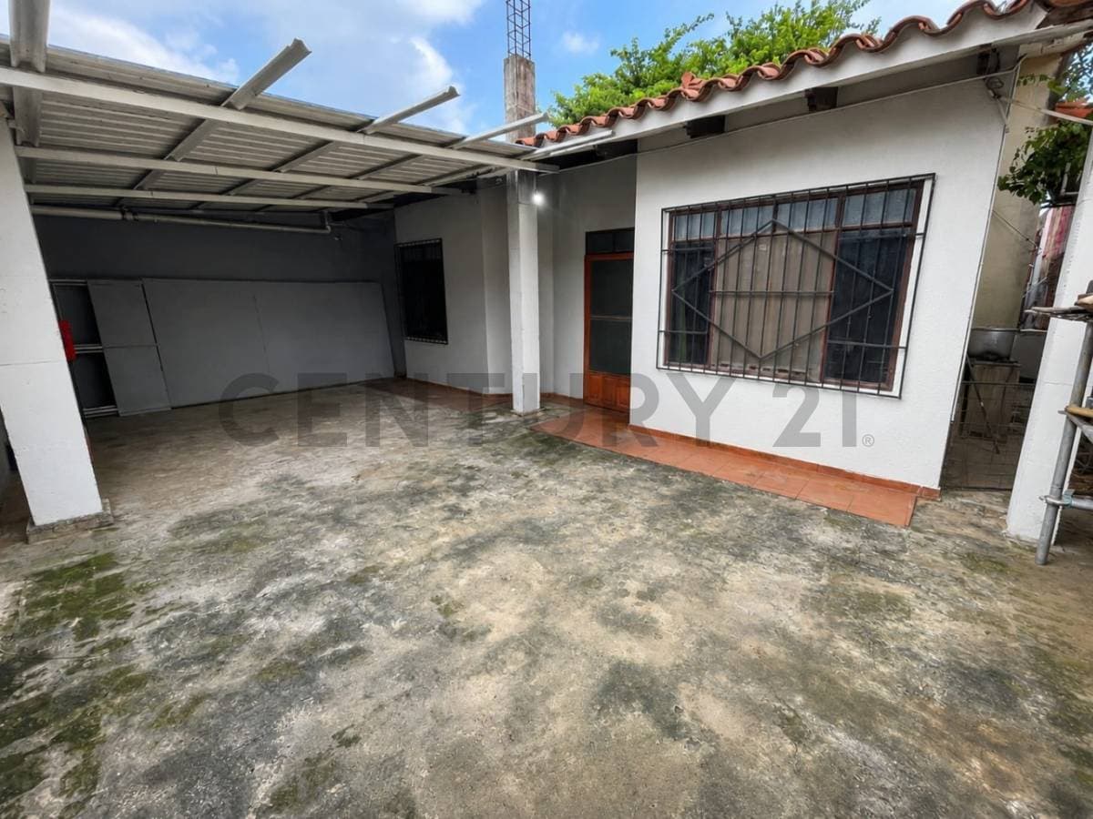 Foto de CASA EN ALQUILER AV LOS CHACOS BARRIO BOLINTER