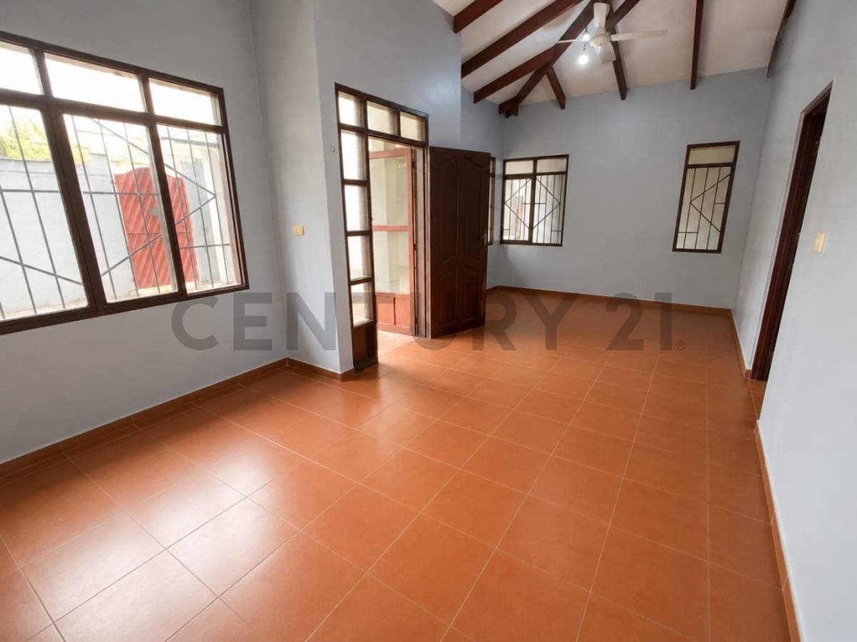 Foto de CASA EN ALQUILER AV LOS CHACOS BARRIO BOLINTER