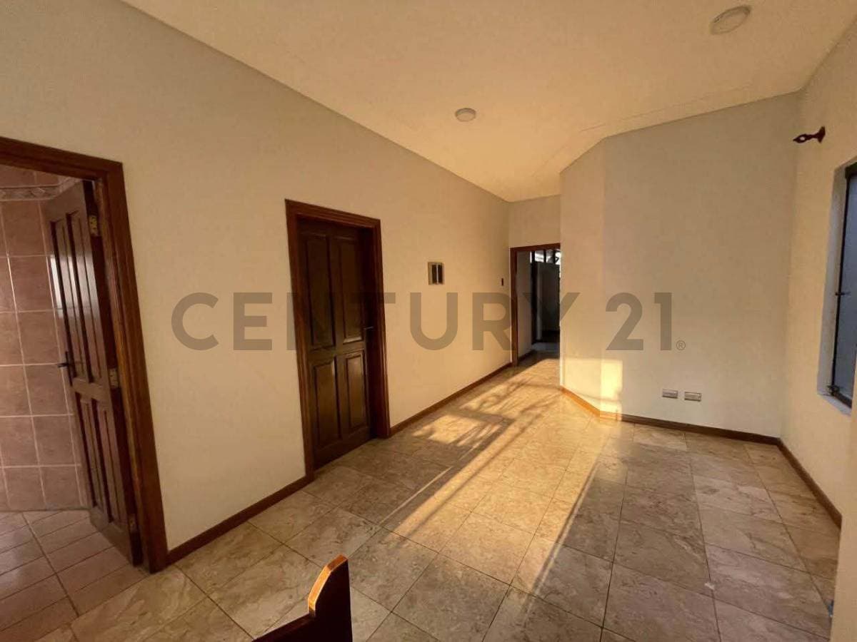 Foto de CASA INDEPENDIENTE EN ALQUILER A UNA CUADRA DE LA AVENIDA SANTOS DUMONT