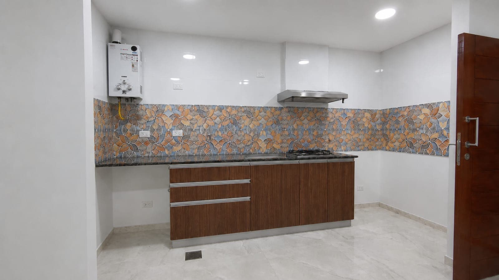 MONOAMBIENTE CON BALCÓN EN ALQUILER – AV BENI* Ubicación: Prolong. av Beni, entre 6to y 7mo anillo. Condominio Lusitano