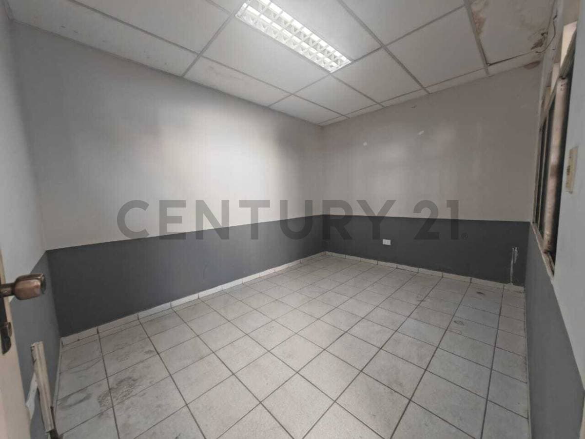 Foto de LOCAL COMERCIAL EN ALQUILER SOBRE AVENIDA EN ZONA NORTE