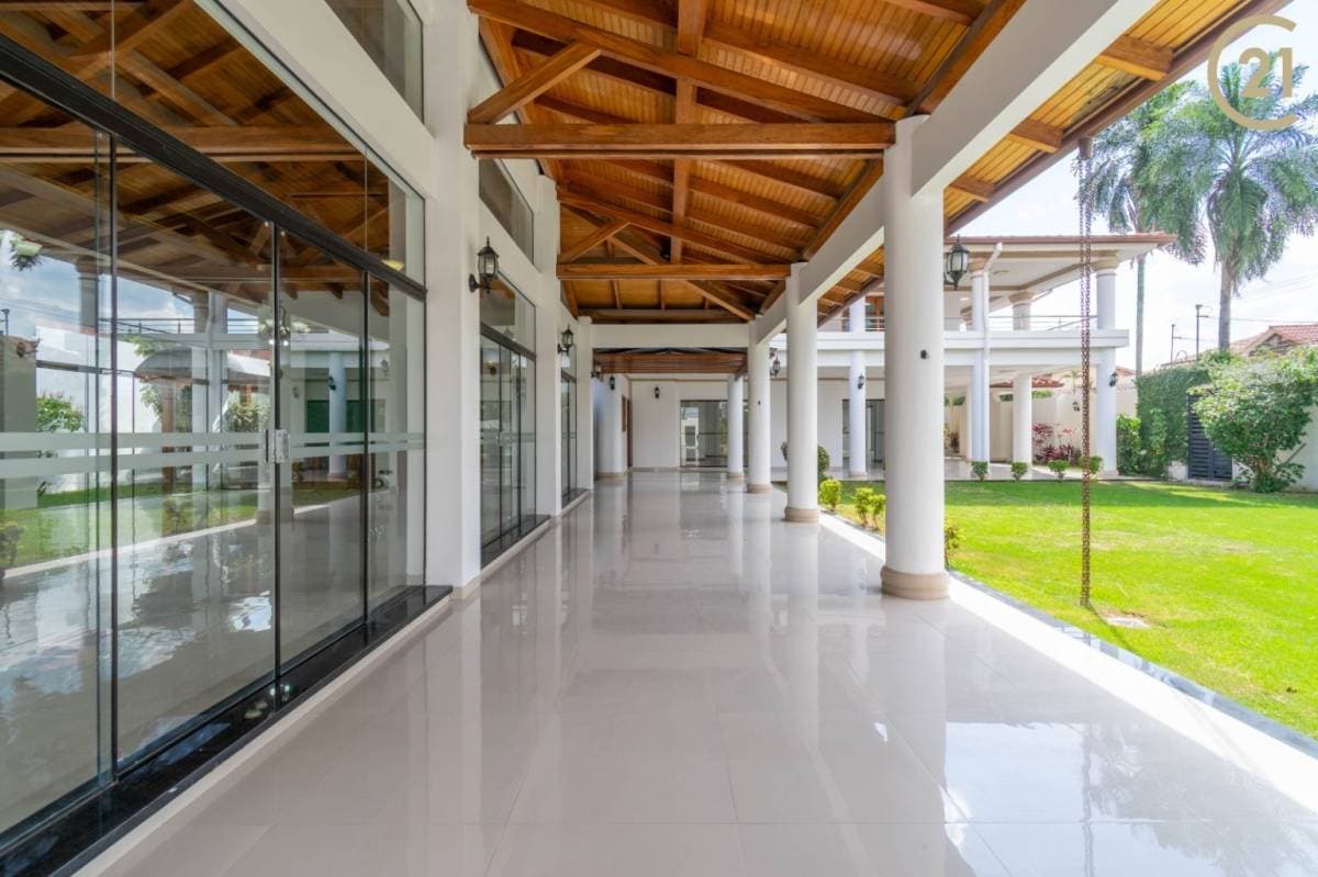 CASA CORPORATIVA, EN ALQUILER