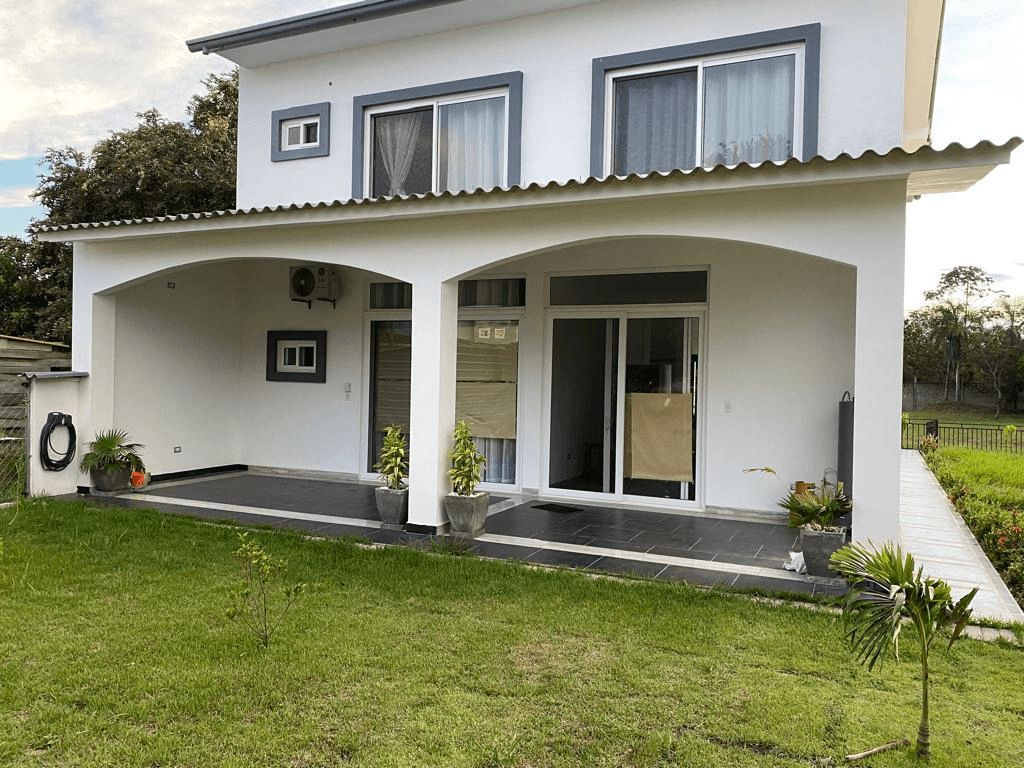 CASA EN VENTA URUBÓ A ESTRENAR