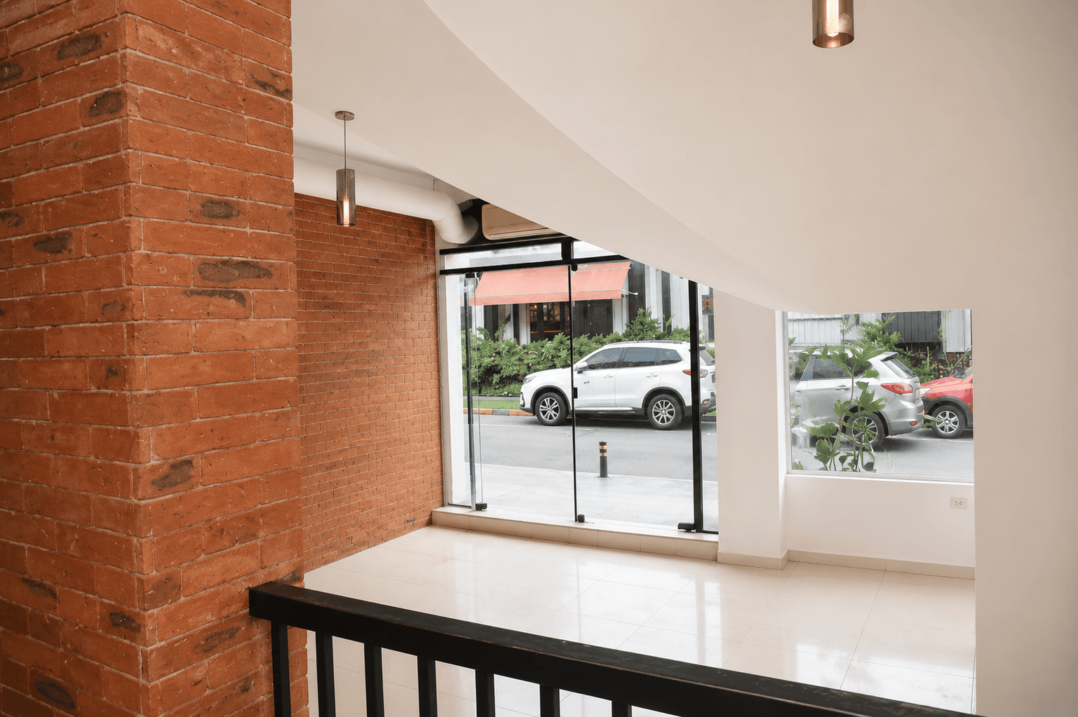 Hermoso Local Commercial en Equipetrol en alquiler a pasos de la Av San Martin