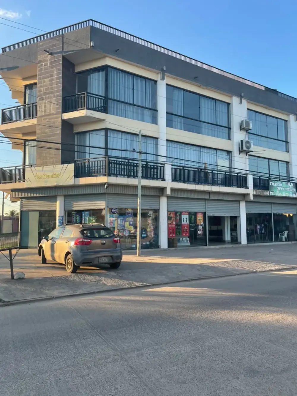 Foto de LOCALES COMERCIALES A ESTRENAR EN ALQUILER!