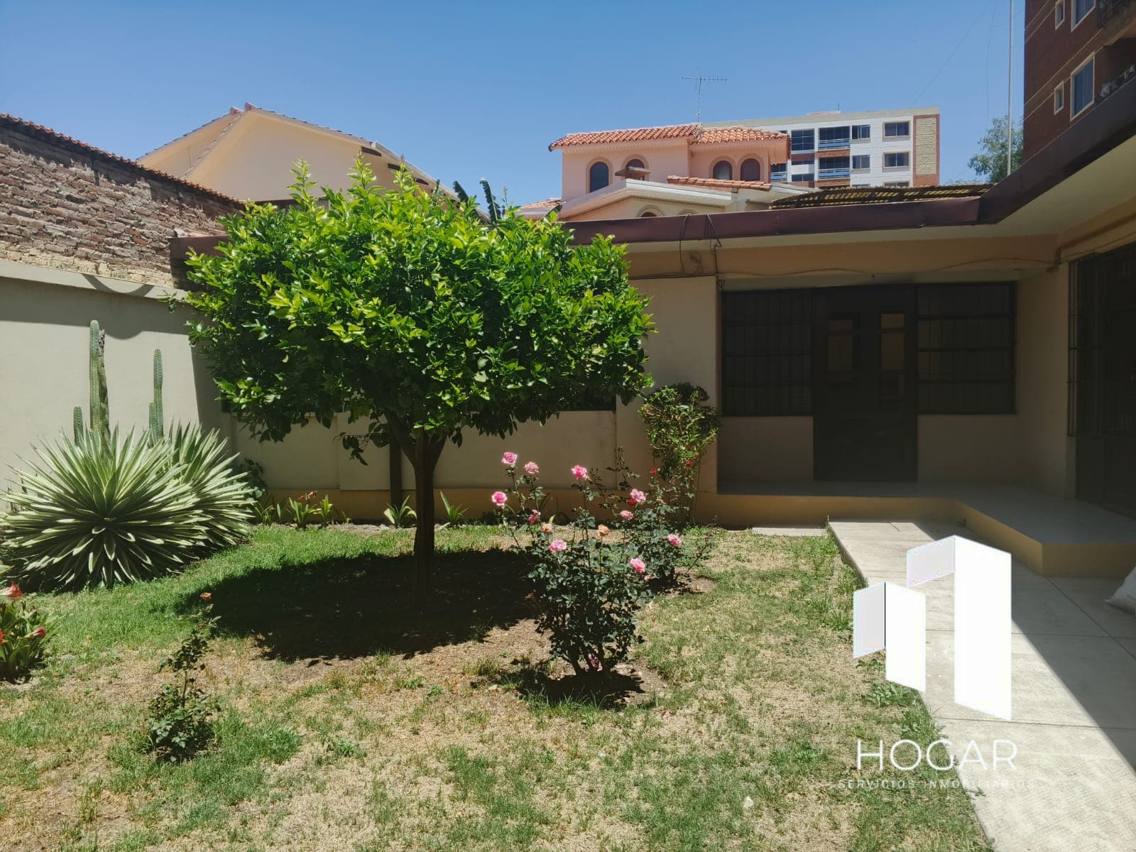 Casa semi independiente en alquiler Parque Lincoln