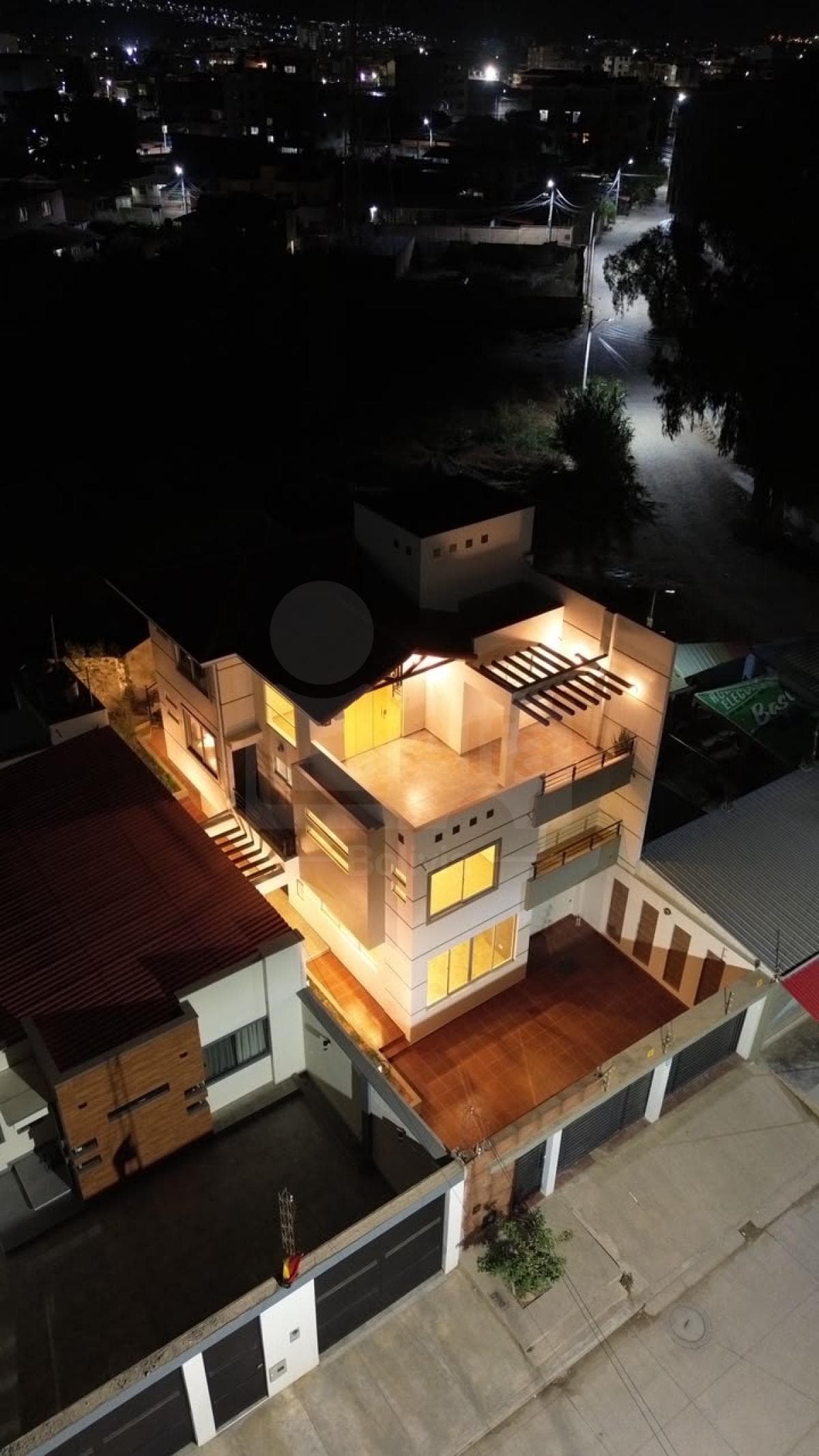 Foto de 🏡🔥 ¡CASA DE LUJO A ESTRENAR EN VENTA Capacachi – Colcapirhua🔥🏡