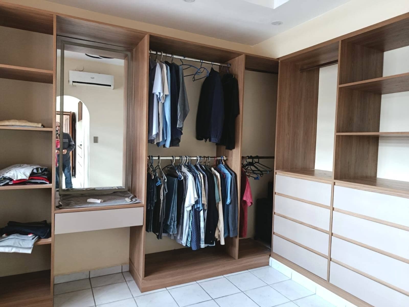 CASA AMPLIA EN ALQUILER, IDEAL PARA EMPRESAS O VIVIENDA, ZONA NORTE AV ALEMANA ENTRE 2DO Y 3ER ANILLO