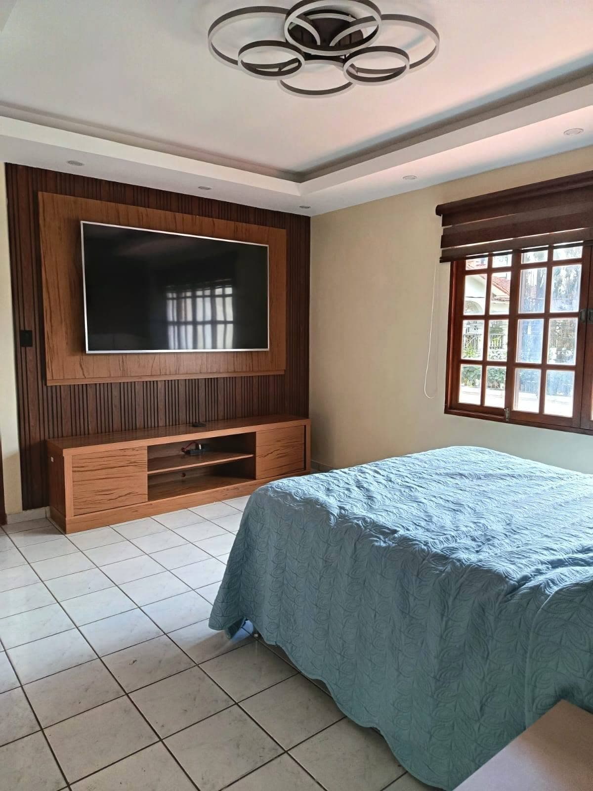 CASA AMPLIA EN ALQUILER, IDEAL PARA EMPRESAS O VIVIENDA, ZONA NORTE AV ALEMANA ENTRE 2DO Y 3ER ANILLO