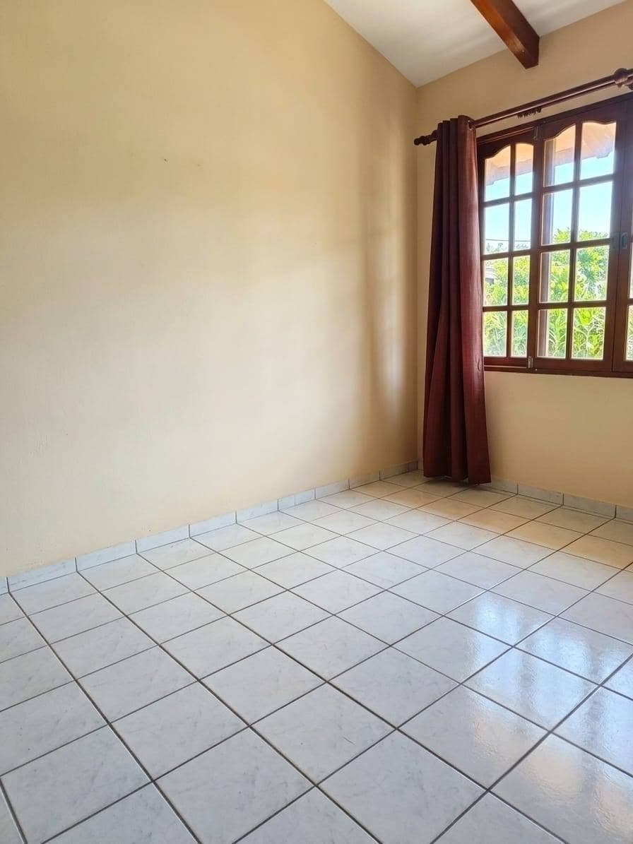 CASA AMPLIA EN ALQUILER, IDEAL PARA EMPRESAS O VIVIENDA, ZONA NORTE AV ALEMANA ENTRE 2DO Y 3ER ANILLO