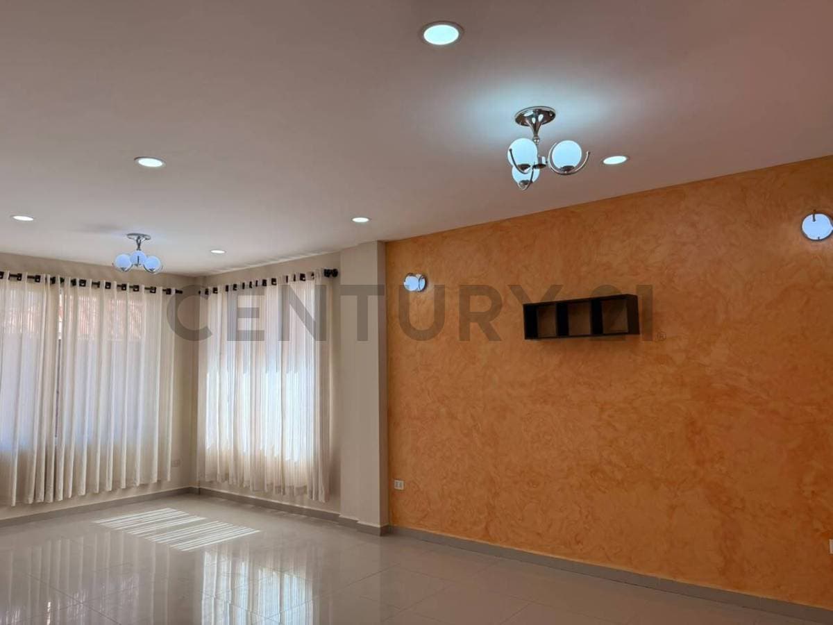 Foto de CASA FAMILIAR EN VENTA — ESPACIO, COMODIDAD Y ESTILO