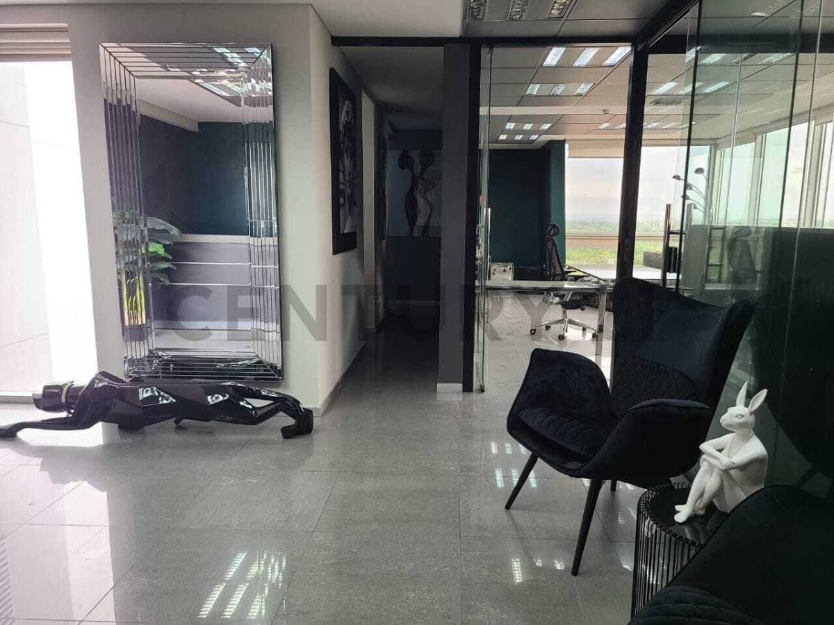 Foto de OFICINA DE LUJO EN ALQUILER CON 2 GARAJES Y 2 BAULERAS
