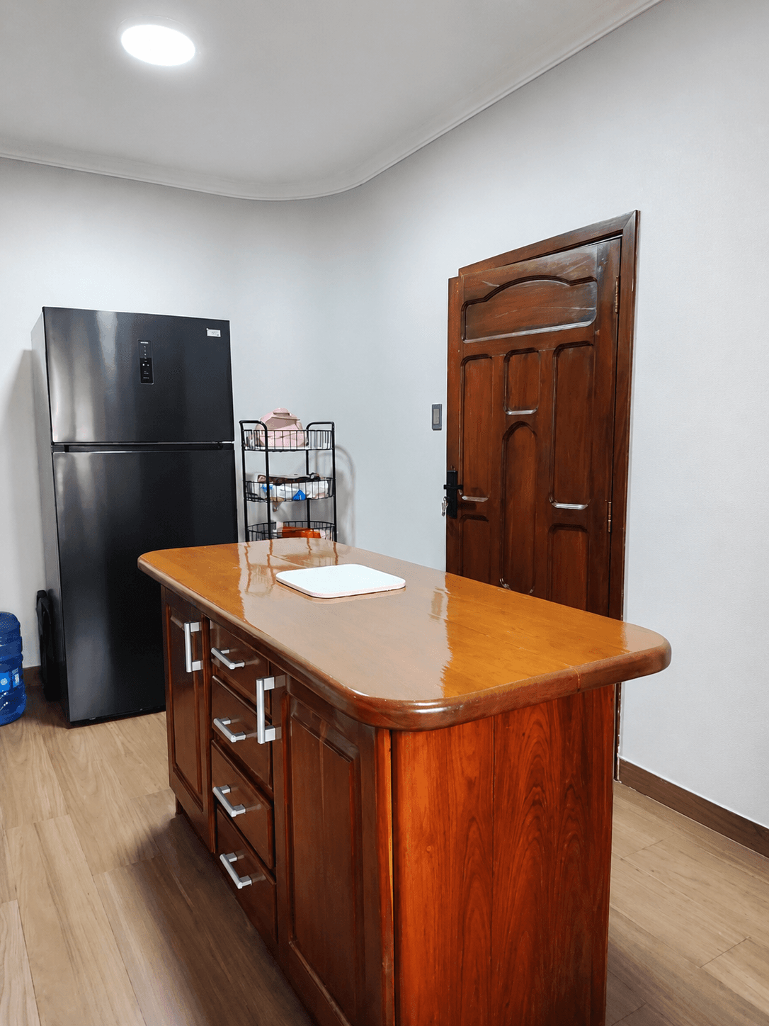 Casa de dos plantas zona norte entre segundo y tercer anillo, con garaje, patio con churrasquera y cómodos ambientes familiares