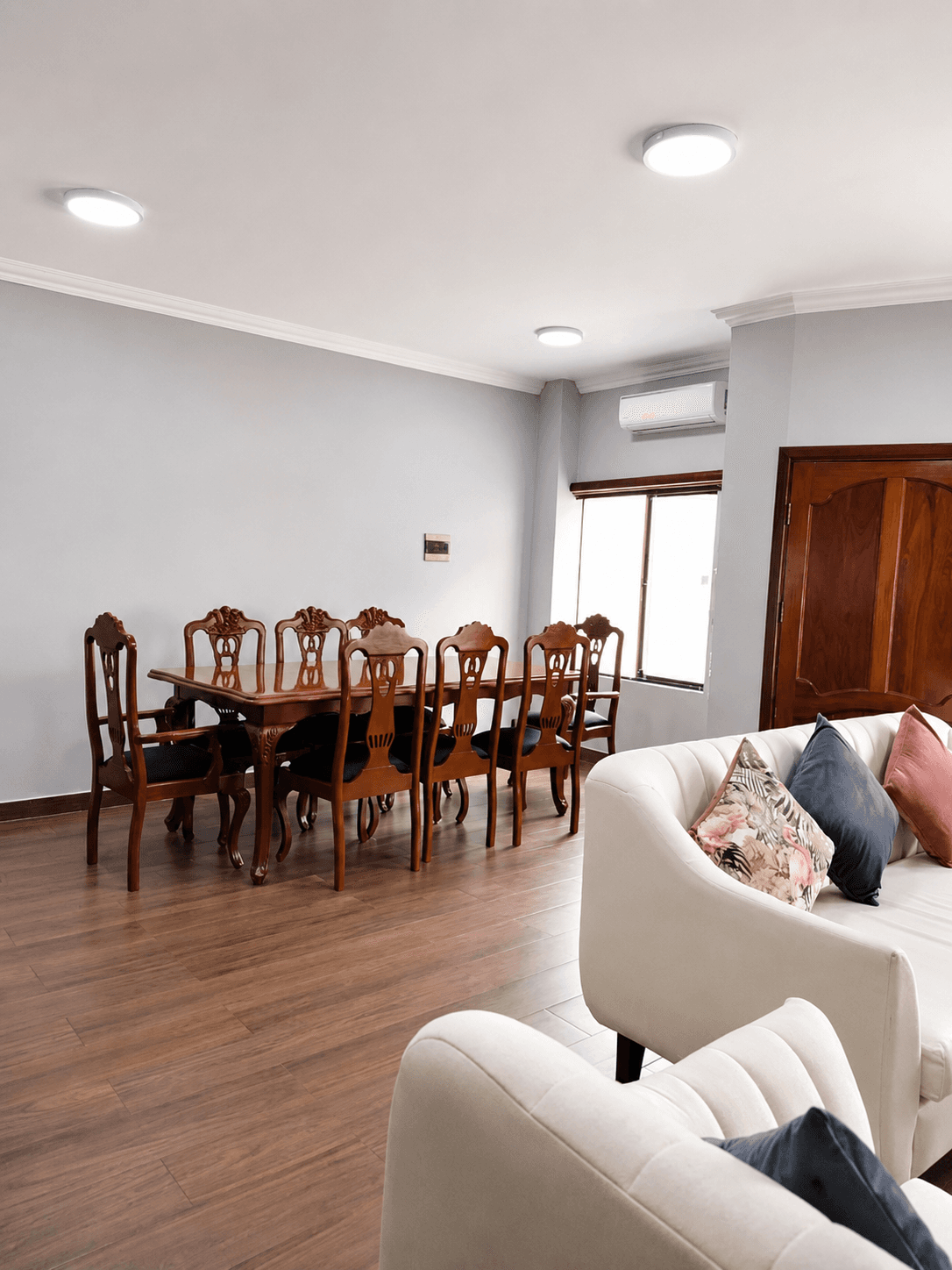 Casa de dos plantas zona norte entre segundo y tercer anillo, con garaje, patio con churrasquera y cómodos ambientes familiares
