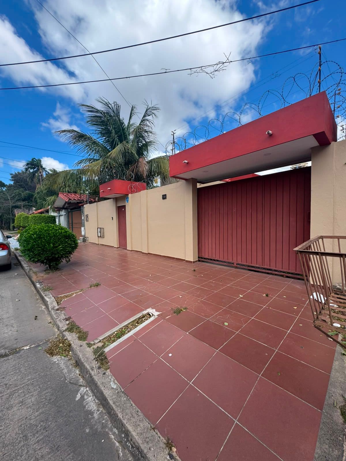 Casa amplia y moderna cerca de todo Santa Cruz