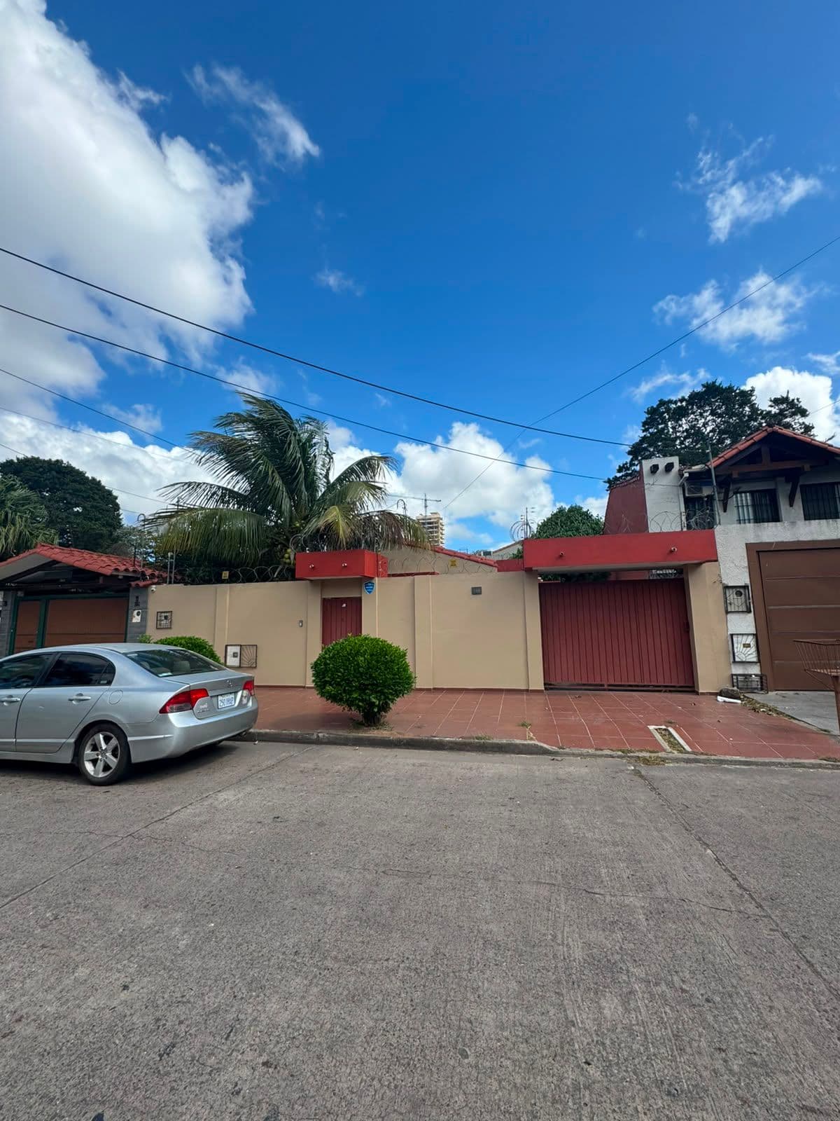 Casa amplia y moderna cerca de todo Santa Cruz