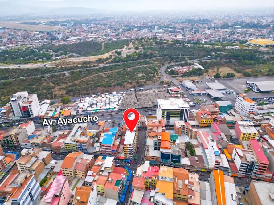 Foto de LOCAL COMERCIAL EN ALQUILER – PISO 2 COMPLETO EN EL CENTRO DE COCHABAMBA