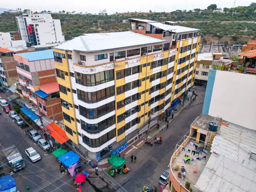 Foto de LOCAL COMERCIAL EN ALQUILER – PISO 2 COMPLETO EN EL CENTRO DE COCHABAMBA