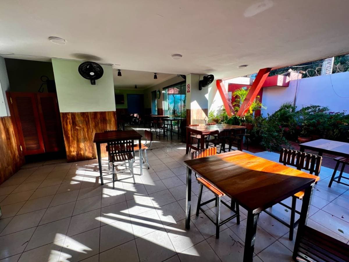 Foto de EXLUSIVO LOCAL COMERCIAL AMOBLADO EN ALQUILER