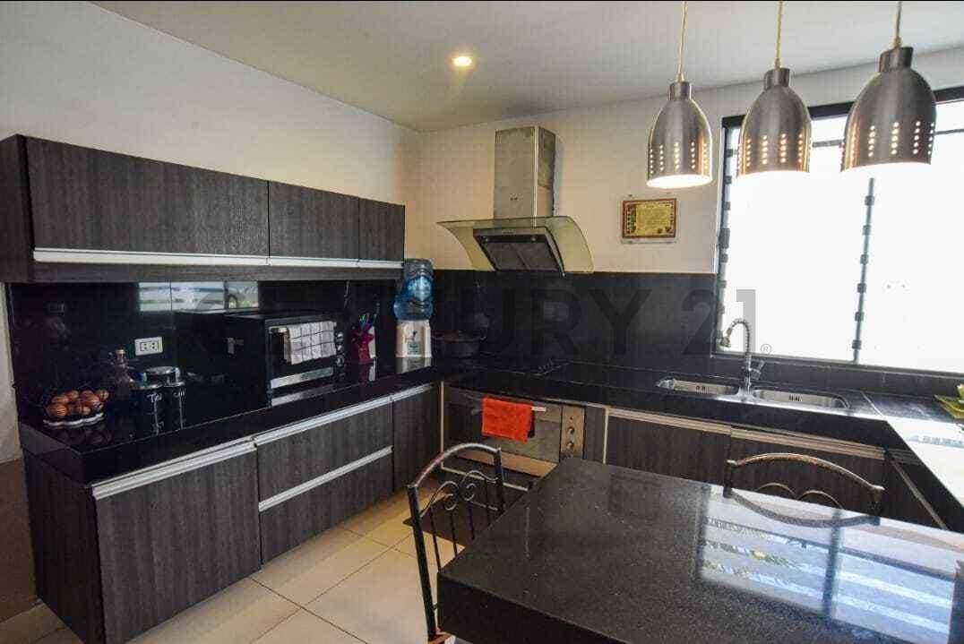 Foto de Casa con 3 suites en planta baja en venta, dentro de condominio