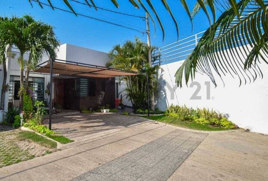 Foto de Casa con 3 suites en planta baja en venta, dentro de condominio