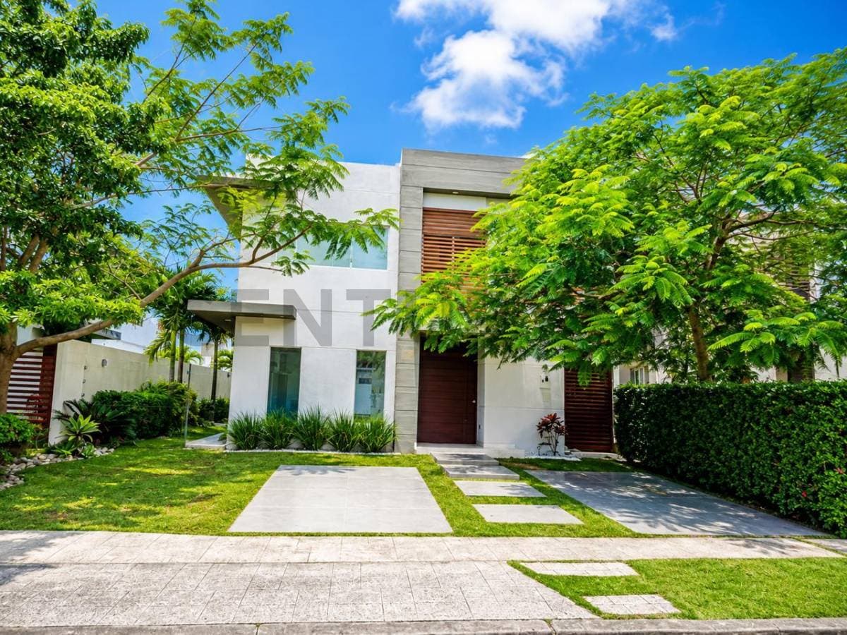 Foto de Bosques de la Colina, Casa en alquiler, zona norte, 3 habitaciones