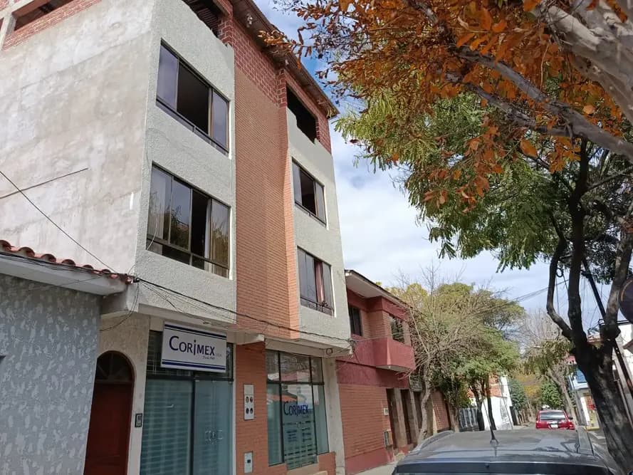 Foto de Casa Comercial con Locales y Departamentos en Venta en el Centro de Tarija – Barrio El Molino