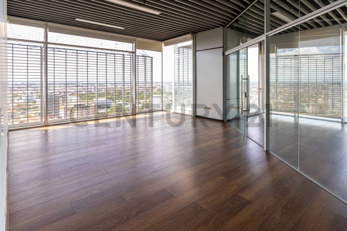 Foto de oficina en piso 23 - Ambassador Business Center
