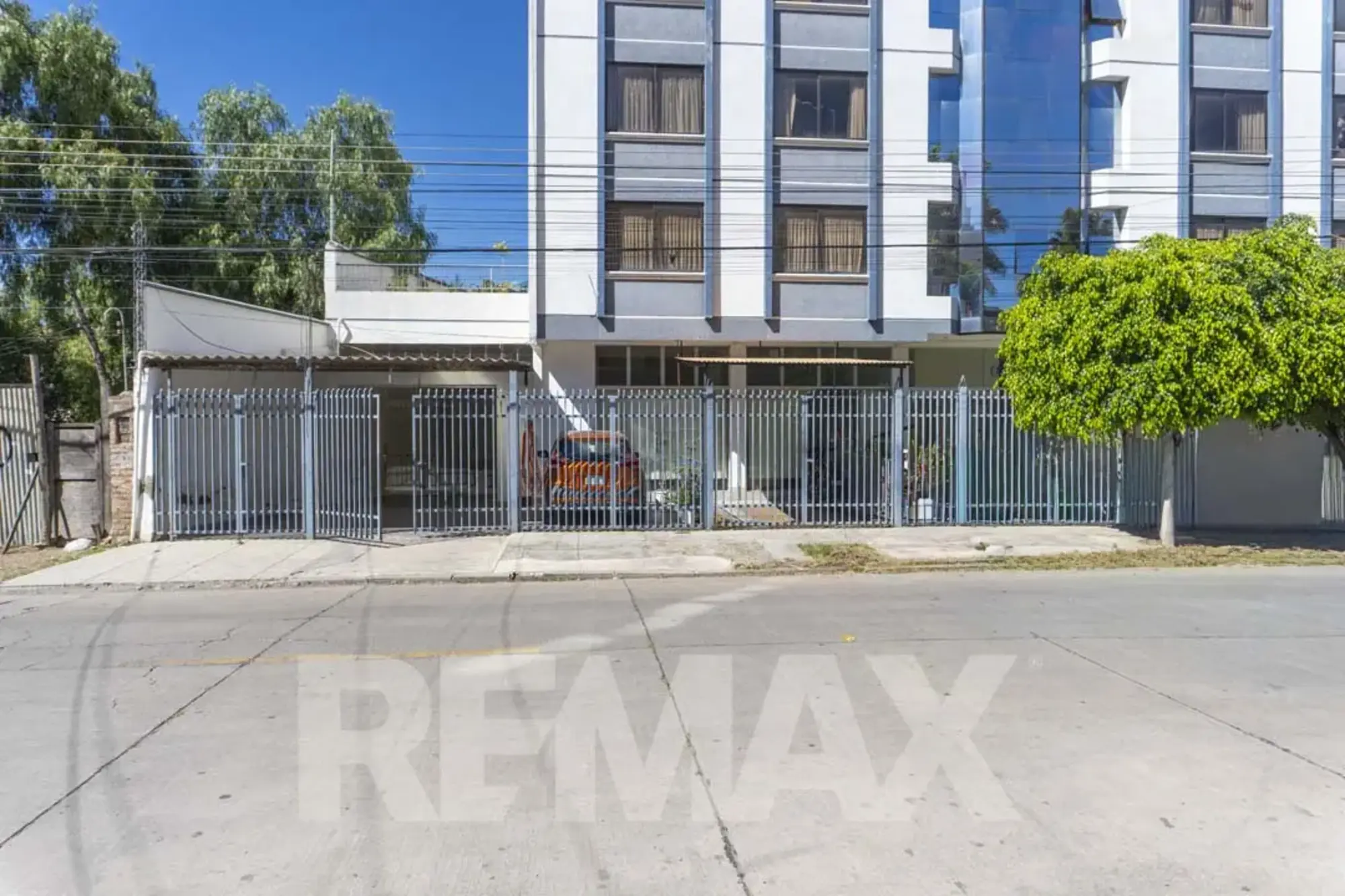 Foto de ATRACTIVOS LOCALES COMERCIALES EN VENTA EN LA ZONA SARCO