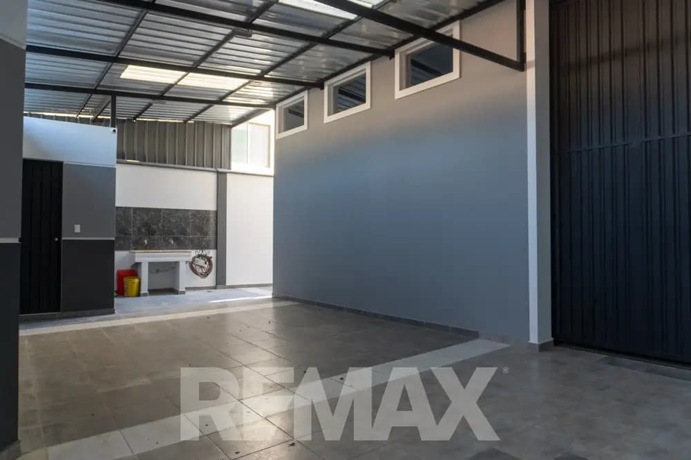 Foto de LOCAL COMERCIAL TIPO ALMACÉN CON OFICINAS | PRÓXIMO CRUCE TAQUIÑA