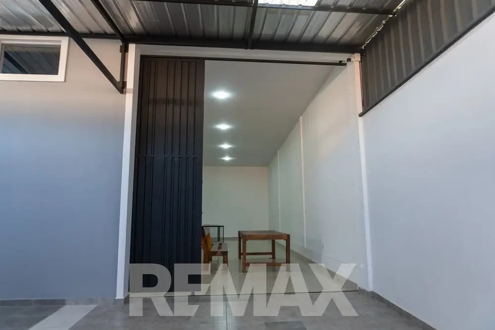 Foto de LOCAL COMERCIAL TIPO ALMACÉN CON OFICINAS | PRÓXIMO CRUCE TAQUIÑA