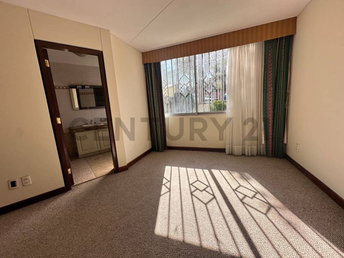 Foto de Comodo amplio y centrico departamento en alquiler CALACOTO