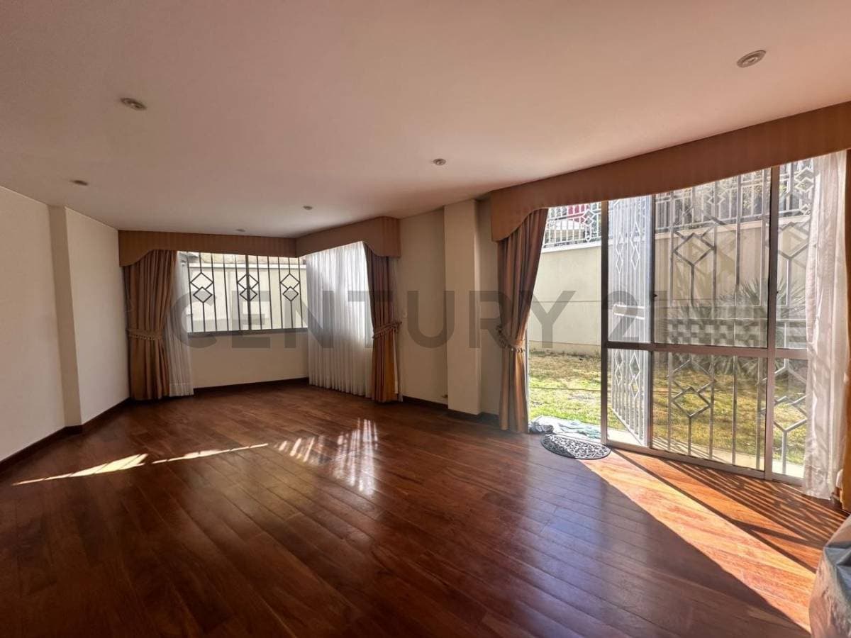 Foto de Comodo amplio y centrico departamento en alquiler CALACOTO