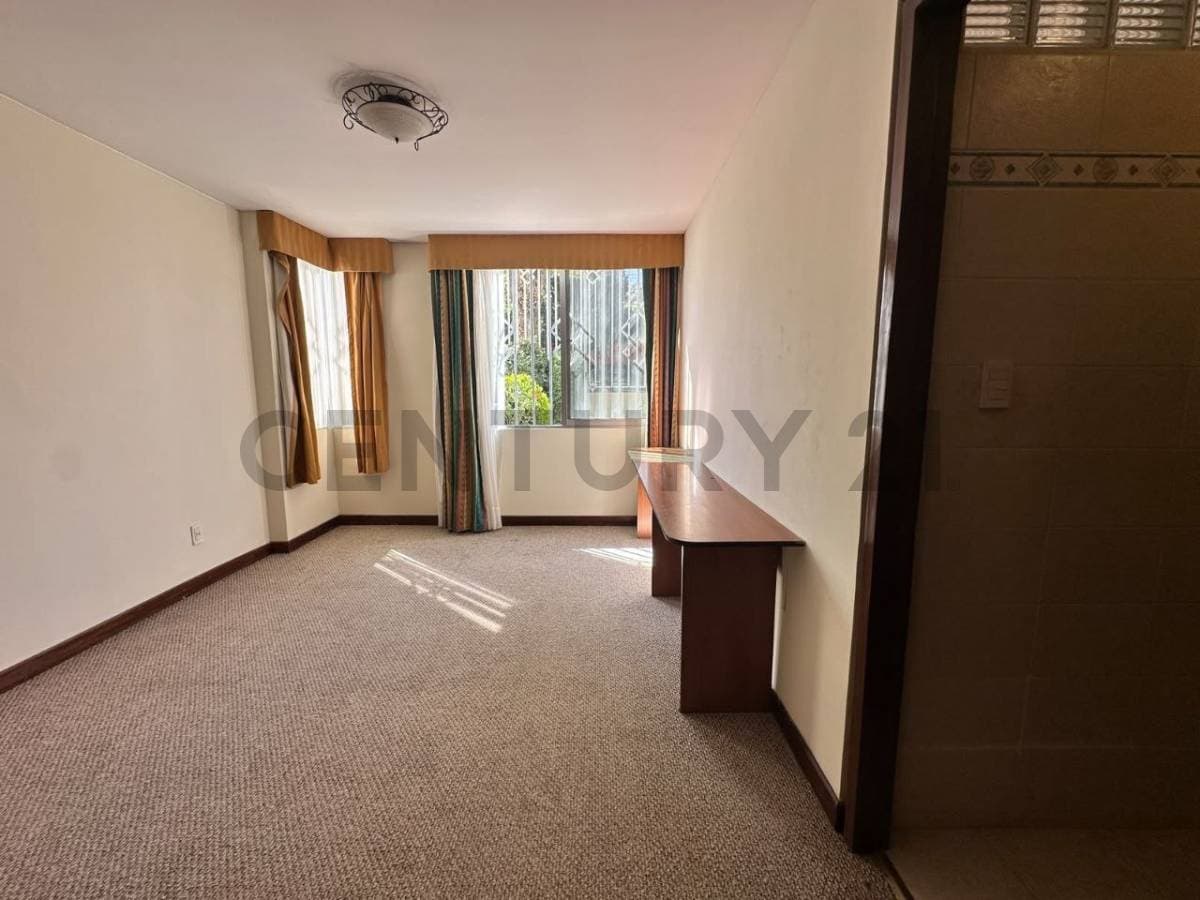 Foto de Comodo amplio y centrico departamento en alquiler CALACOTO