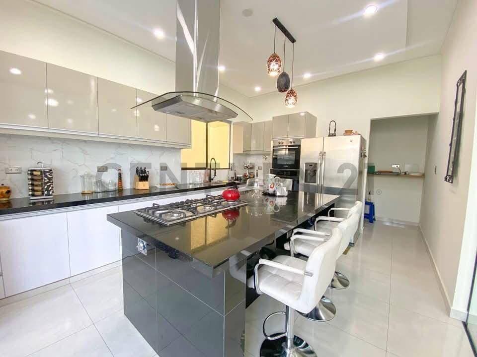 Foto de EN VENTA | CASA DE LUJO Condominio Privado Valle Norte II
