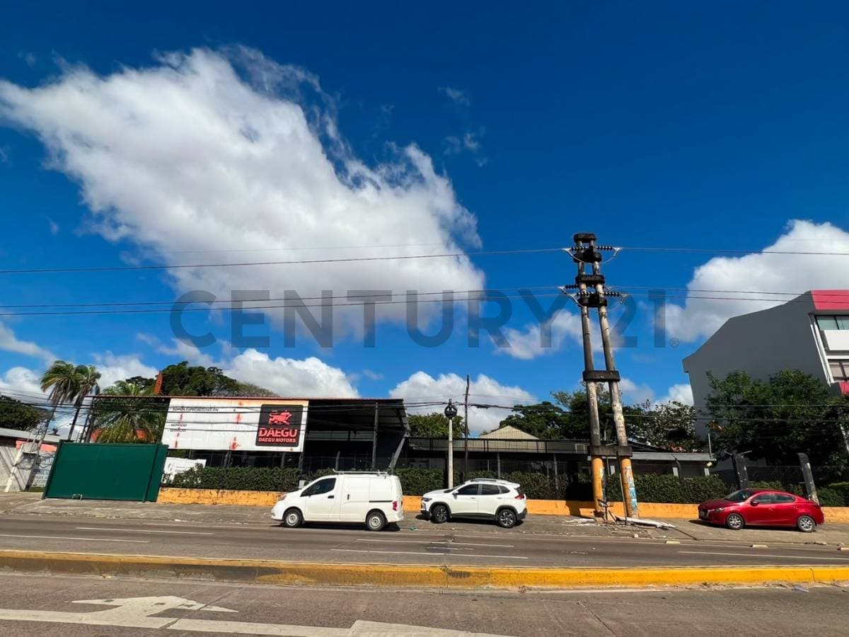 Foto de OFICINA CON GALPON EN ALQUILER SOBRE EL 3ER ANILLO CASI AV GRIGOTA