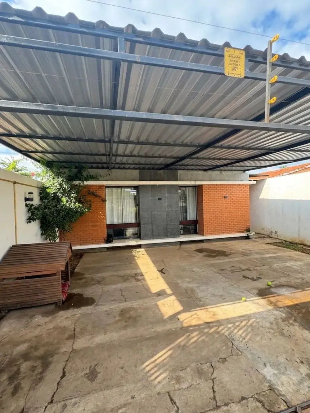 Foto de CASA EN VENTA – INVERSIÓN + VIVIENDA EN UNA SOLA PROPIEDAD Ubicación Zona Este, Av. Virgen de Cotoca 9no anillo, Urbanización Tupa Ruete