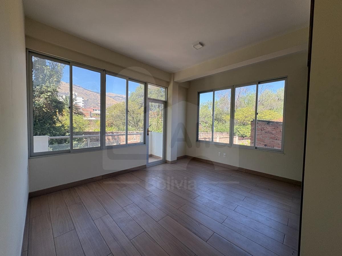 Foto de Departamento de 3 Habitaciones con parqueo Incluido en Av linde