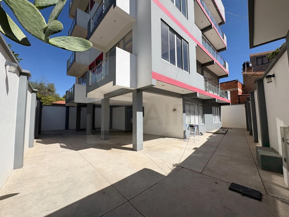 Foto de Departamento de 3 Habitaciones con parqueo Incluido en Av linde
