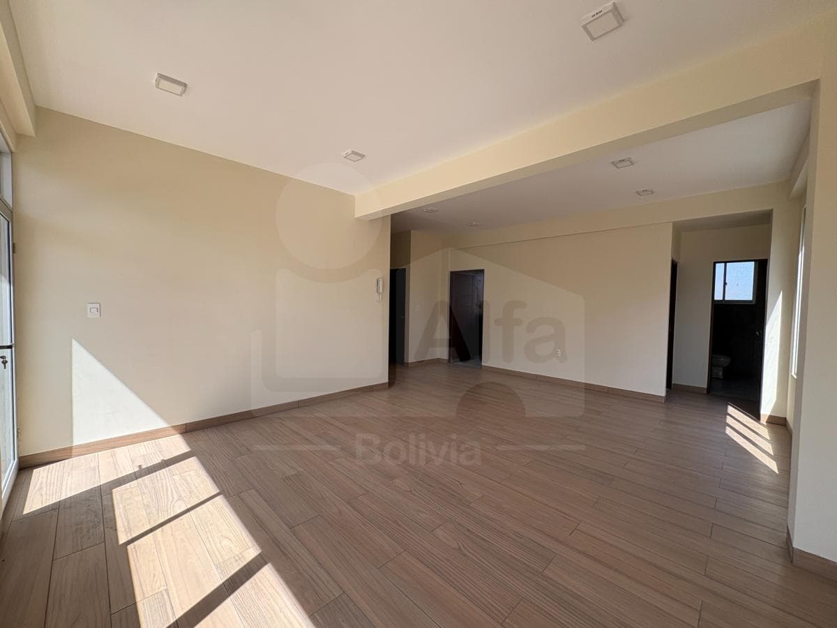 Foto de Departamento de 3 Habitaciones con parqueo Incluido en Av linde
