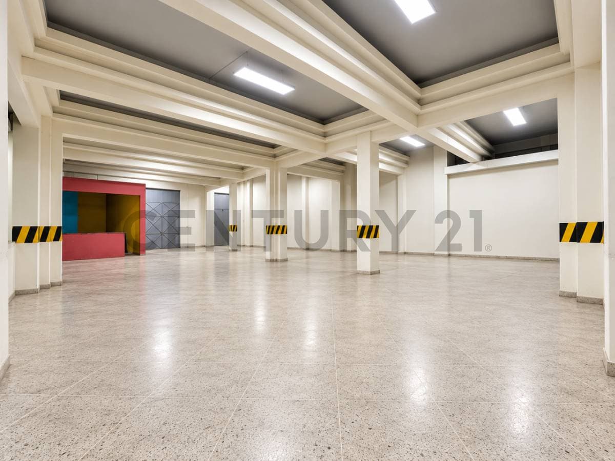 Foto de ALQUILER – Amplio Local Comercial en zona San Francisco.