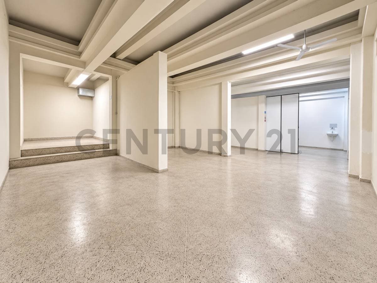 Foto de ALQUILER – Amplio Local Comercial en zona San Francisco.