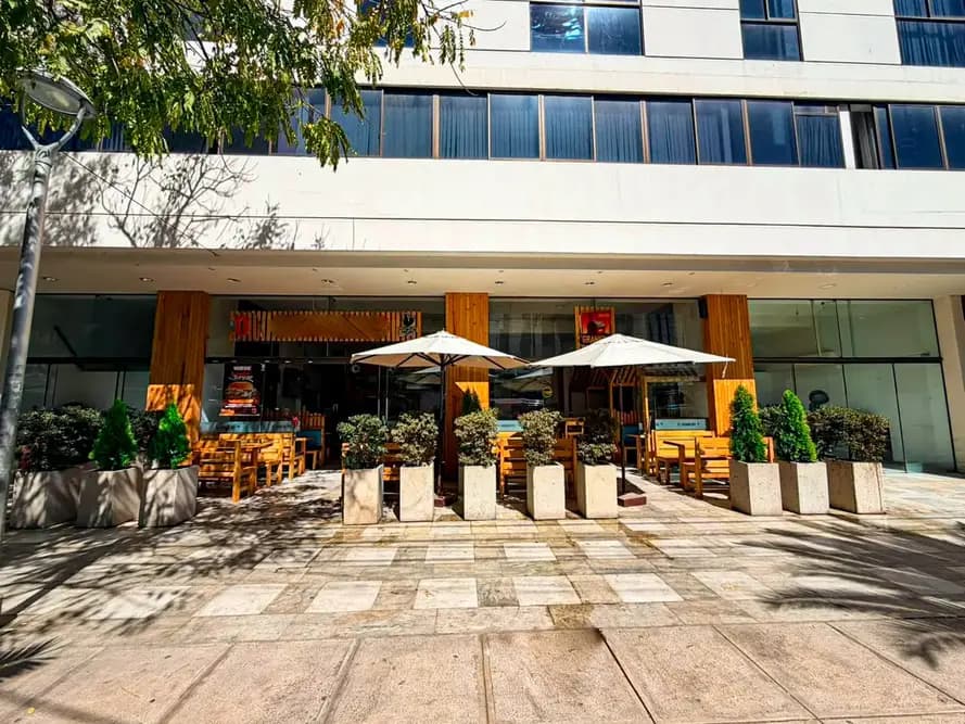 Foto de LOCAL COMERCIAL AMOBLADO EN ALQUILER – IDEAL PARA RESTAURANTE ✨