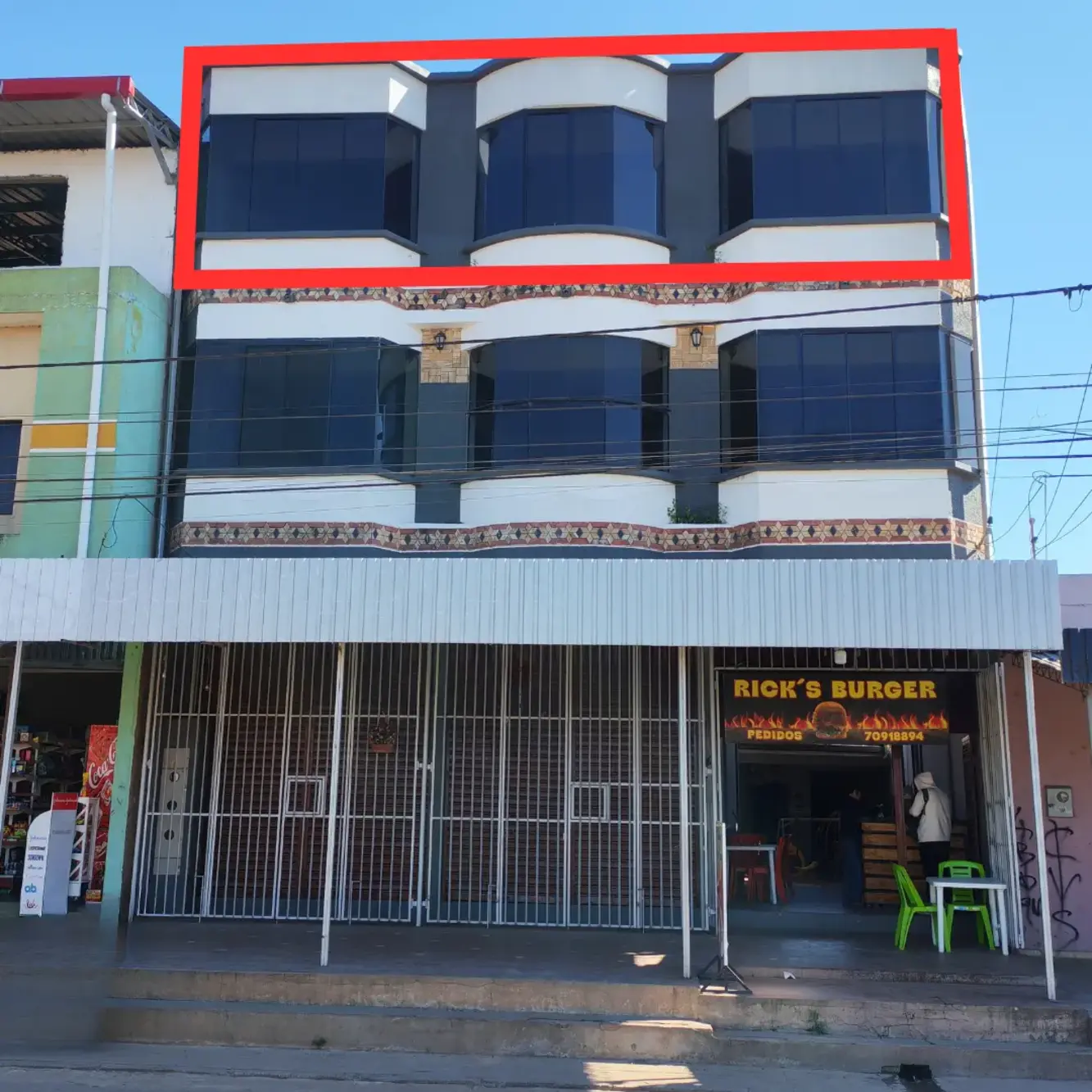 Foto de DEPARTAMENTO DE 4 DORMITORIOS EN ALQUILER.