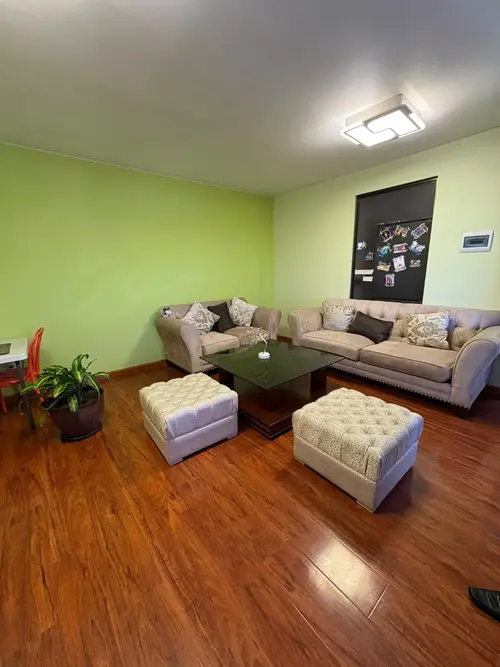 Foto de Casa con tiendas en la Av. Los Sargentos