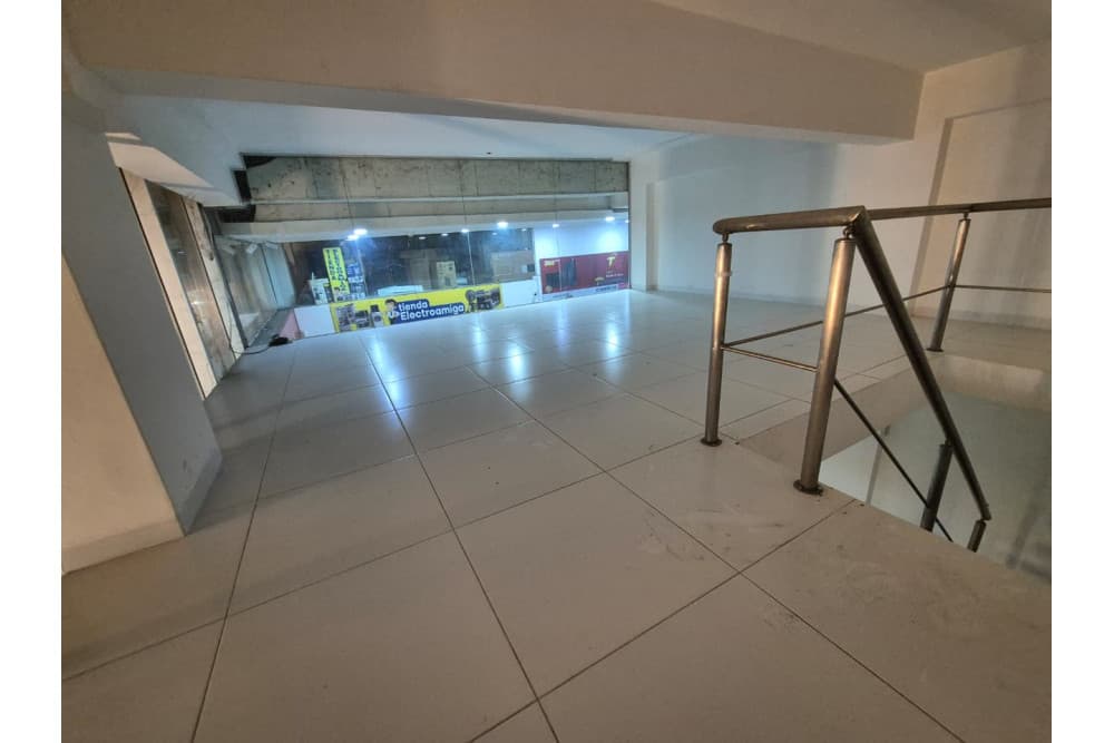 Foto de LOCAL COMERCIAL EN VENTA (5) CON CREDITO DIRECTO