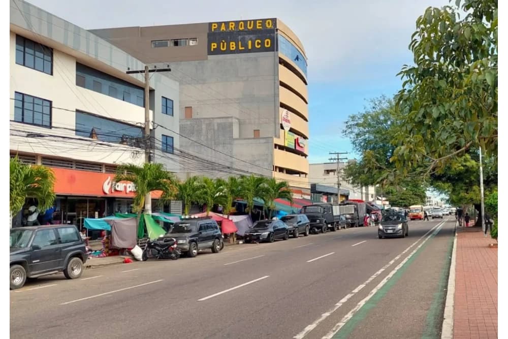 Foto de LOCAL COMERCIAL EN VENTA (5) CON CREDITO DIRECTO