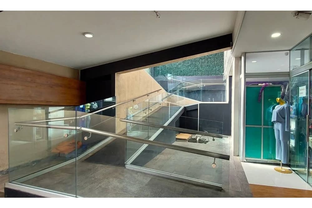 Foto de LOCAL COMERCIAL EN VENTA (5) CON CREDITO DIRECTO